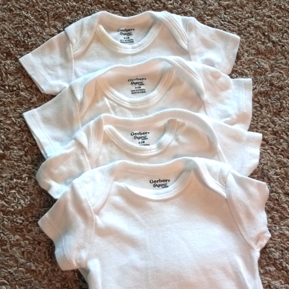 Gerber Other - Gerber organic cotton 0 to 3 month onesies
